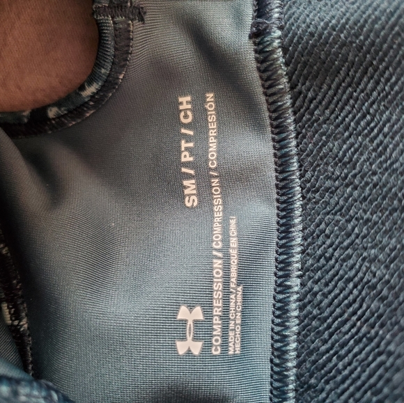 Under Armor Sports Bra - Picture 3 of 3